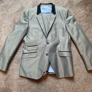 Men’s Zara suit